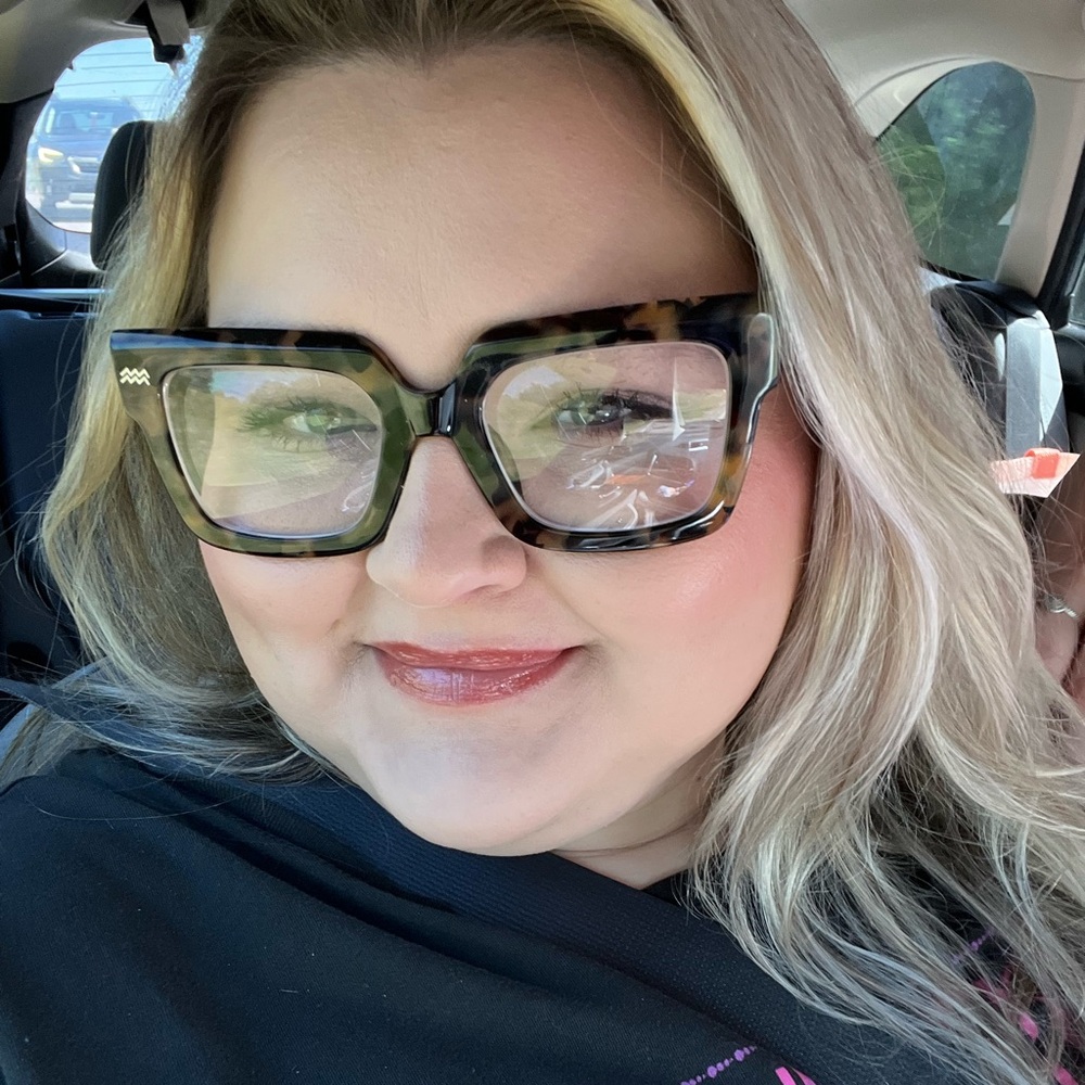 Meet your Posher, Perri